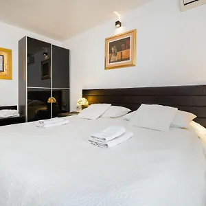  Appartement Theater
