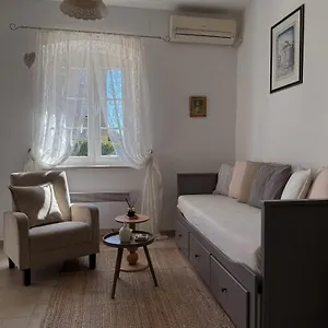 https://apartment-amelie.hotelinzadar.com